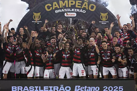 منافس بيراميدز المحتمل.. فلامنجو يتوج بالدوري البرازيلي للمرة التاسعة في تاريخه